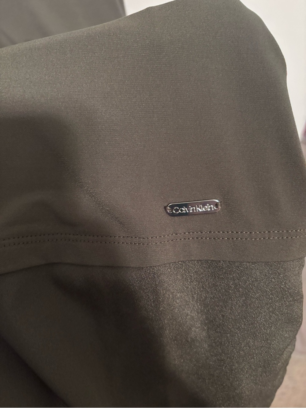 Calvin Klein Olive Short Sleeve Tunic with Rolled Cuffs and side slits. Size: S - Picture 4 of 6